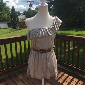 One shoulder belted ruffle top